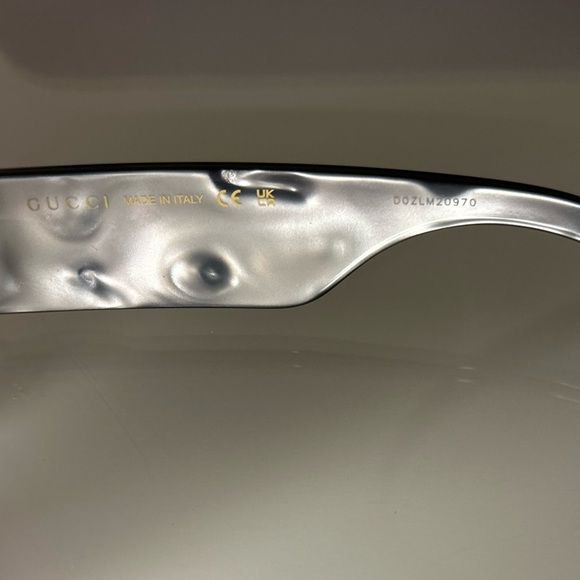 Gucci Black and Gold Sunglasses - Picture 10 of 10